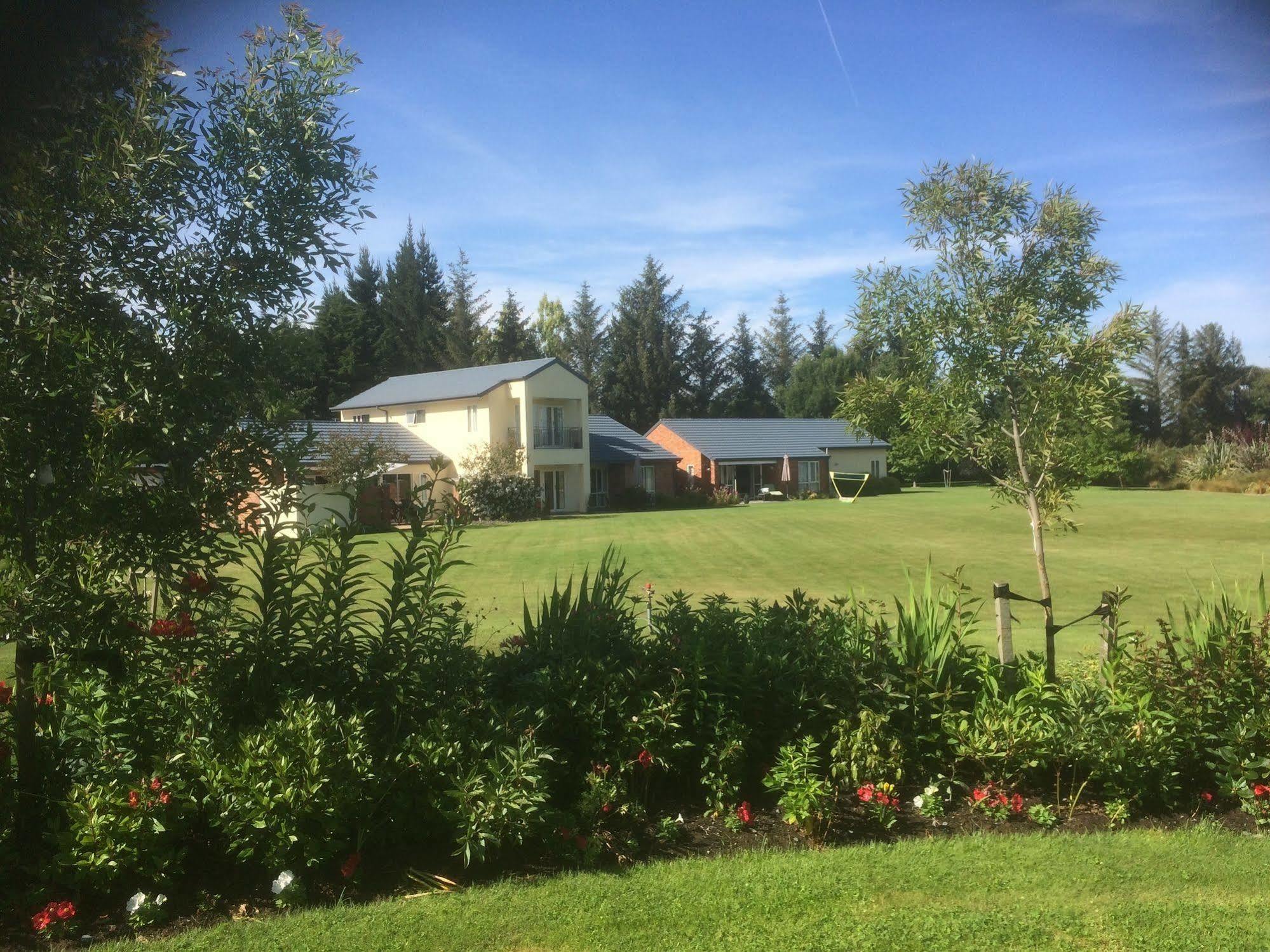 The Meadows Villa Christchurch Exterior photo